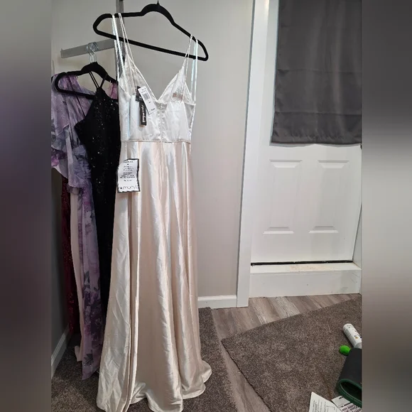 Sequin Hearts Ivory/cream Satin Dress - Picture 6 of 6